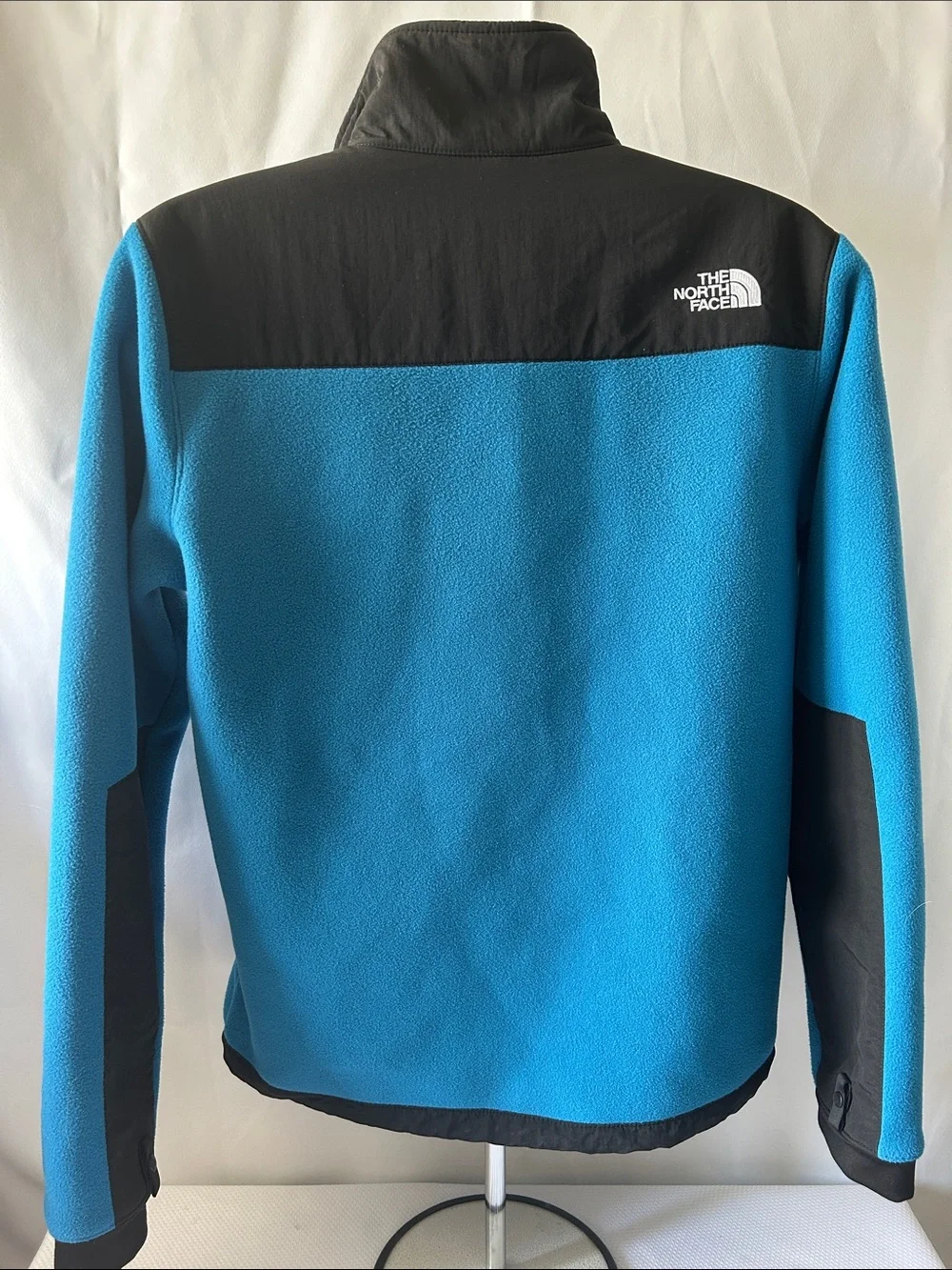 The North Face Men’s Size Small Black Nylon Blue Fleece Full Zip Jacket